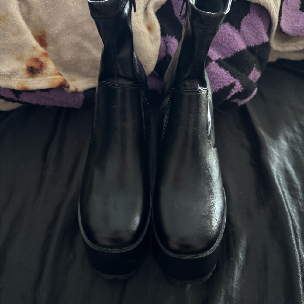 Forever 21 Black Leather Women’s Boots